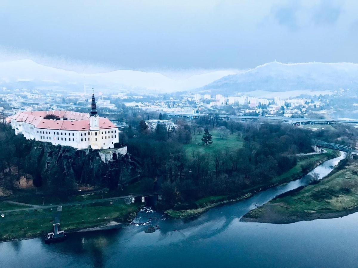 Apartman Domov Decin Bagian luar foto