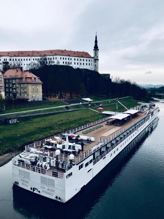 Apartman Domov Decin Bagian luar foto