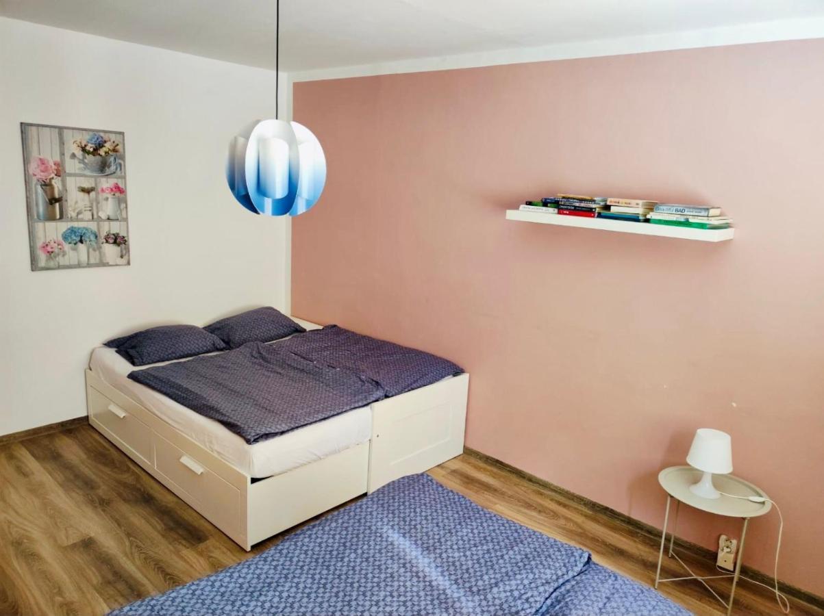 Apartman Domov Decin Bagian luar foto
